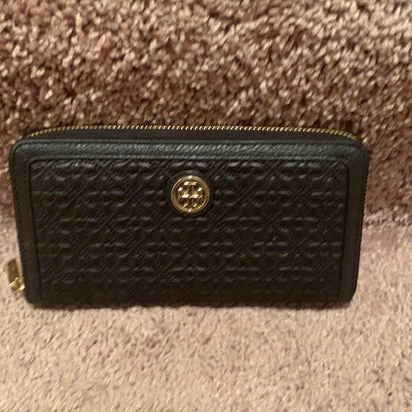 Black quilted Tory Bunch wallet. - Picture 5 of 7